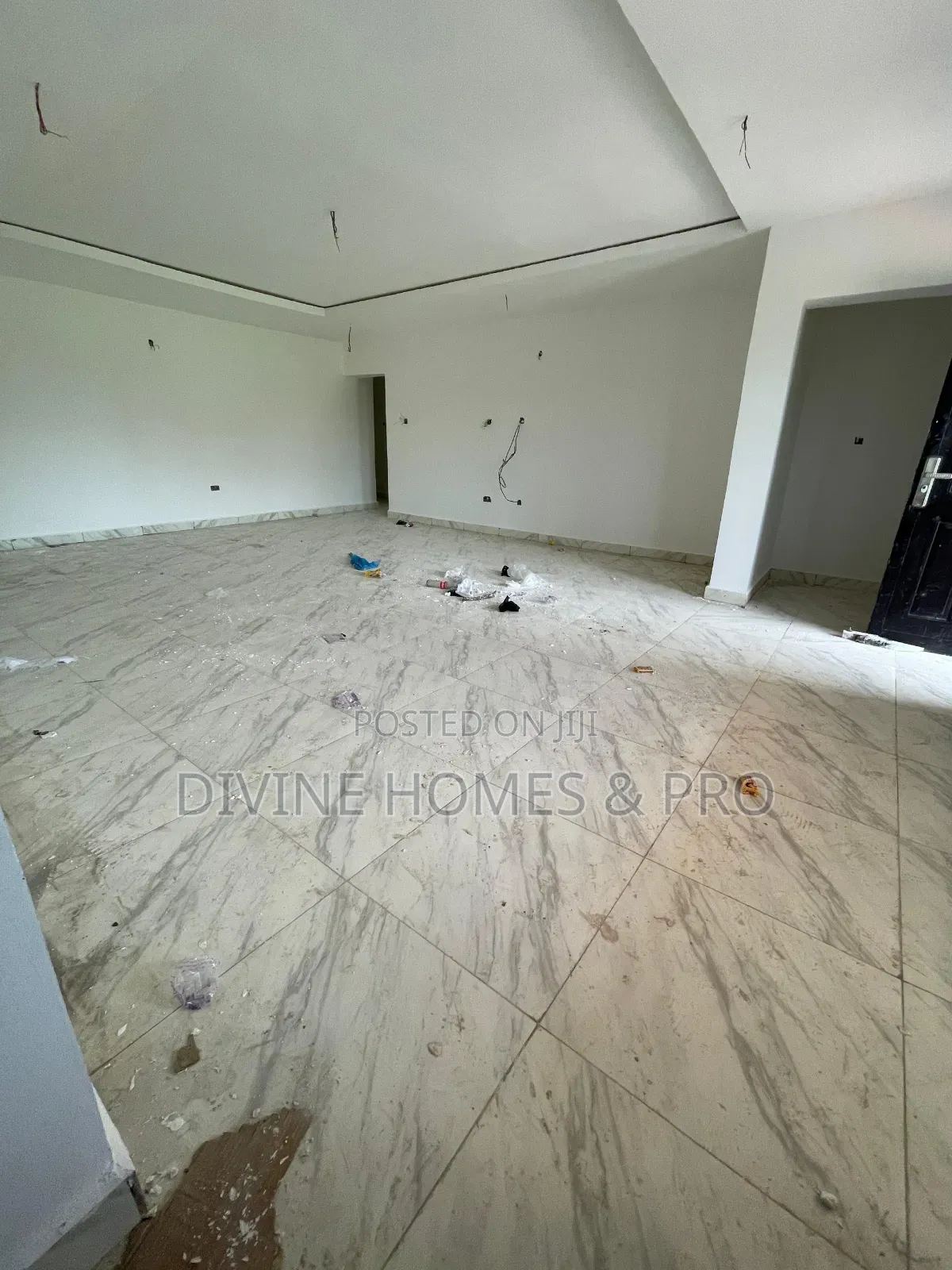 3bdrm Block of Flats in Berger Clinic, Life Camp for sale