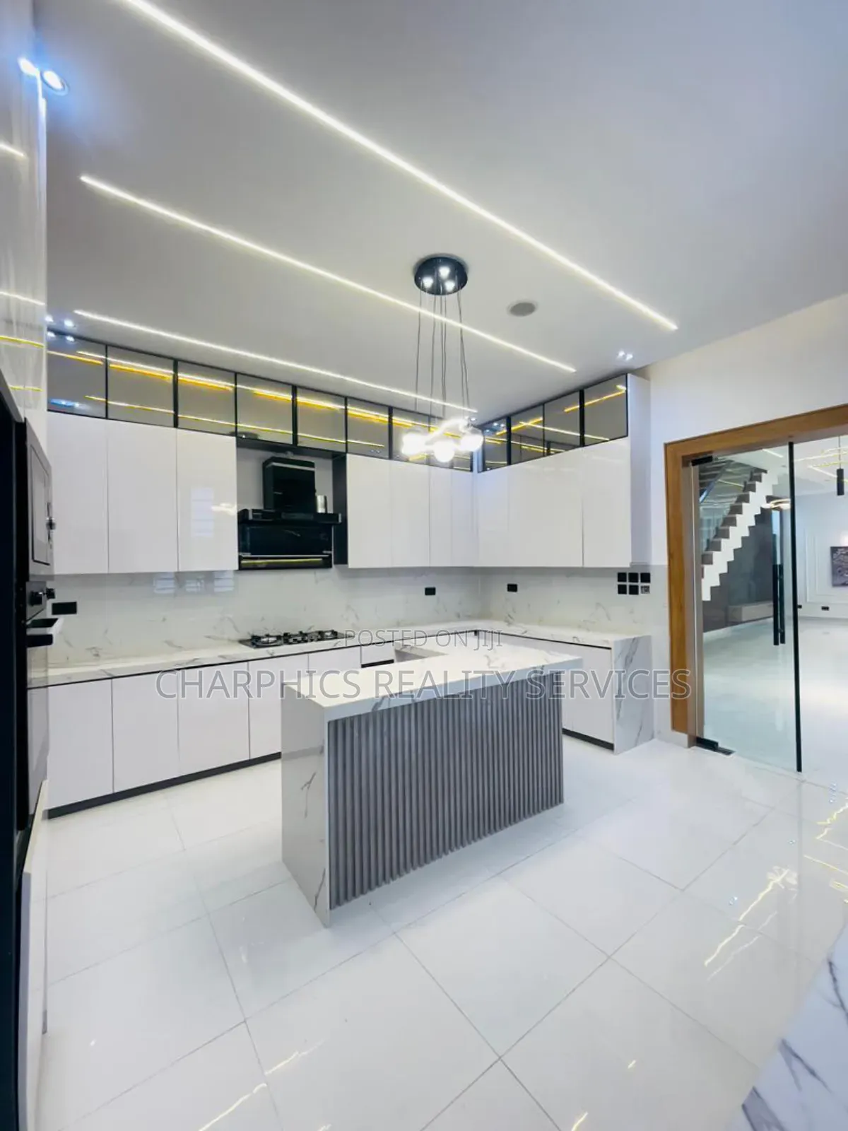 5bdrm Duplex in Lekki Phase 2 for sale