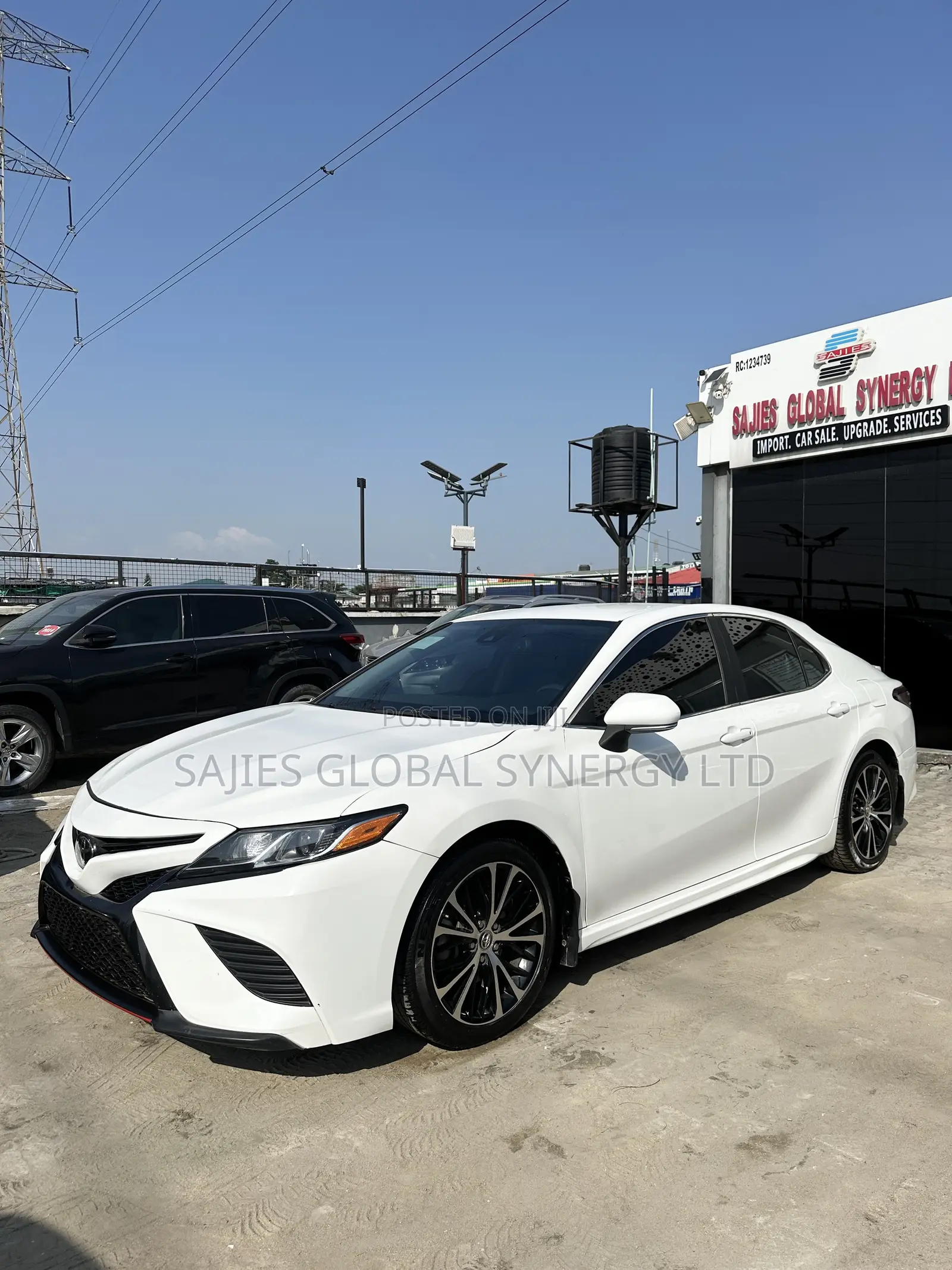 Toyota Camry SE FWD (2.5L 4cyl 8AM) 2018 White