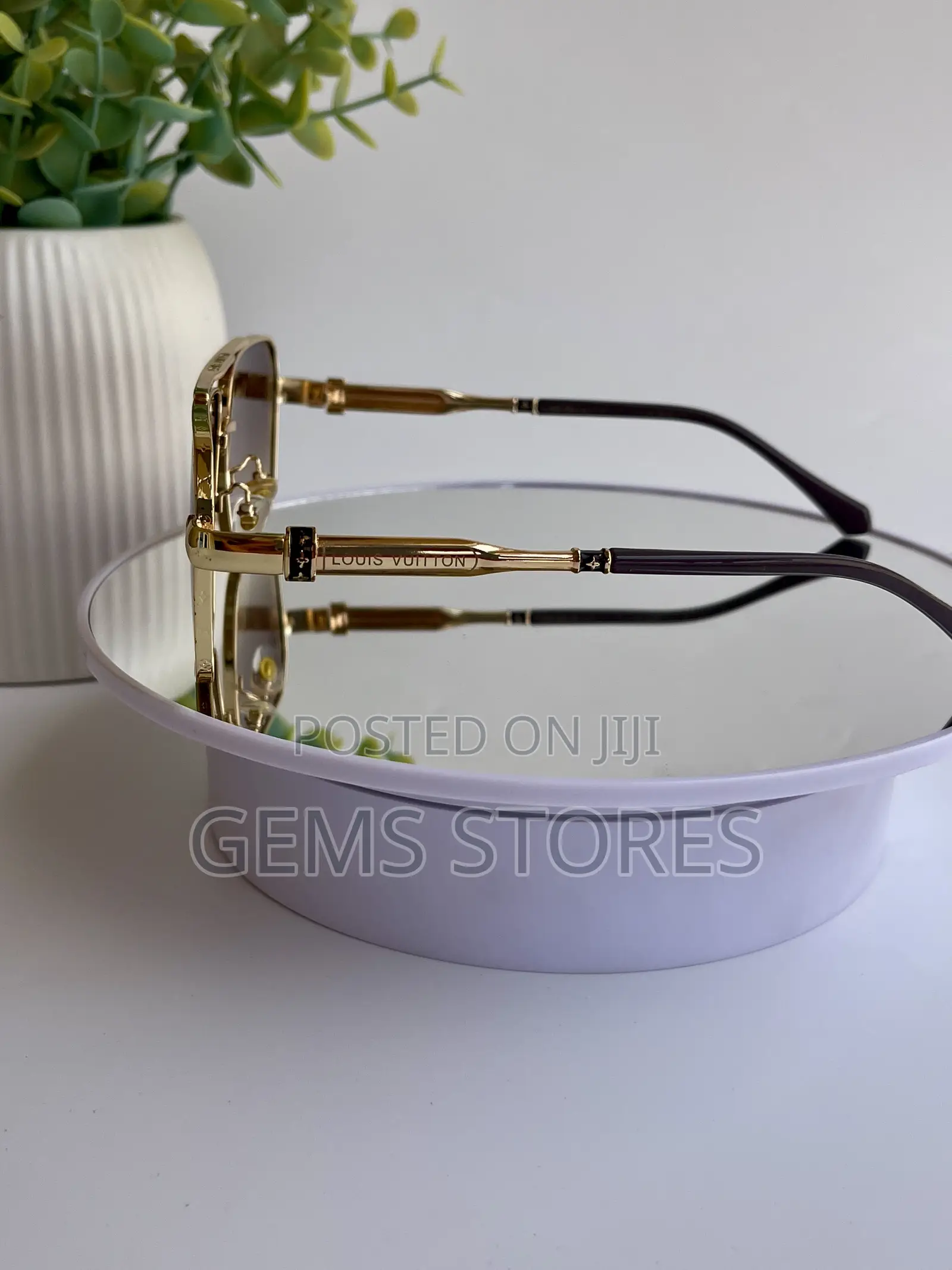 Elegant Louis Vuitton Style Square Sunglasses - Brown Gradient