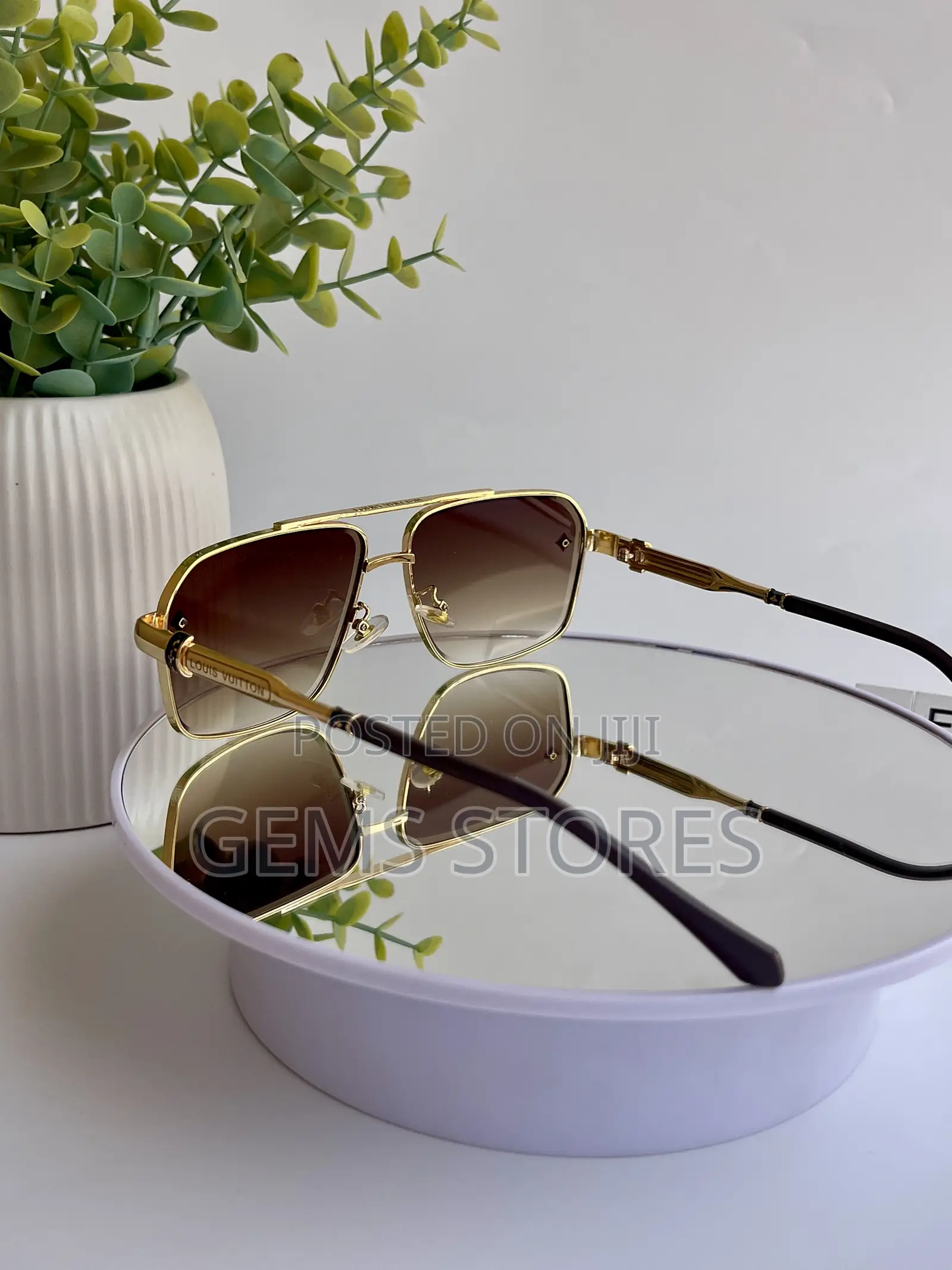 Elegant Louis Vuitton Style Square Sunglasses - Brown Gradient