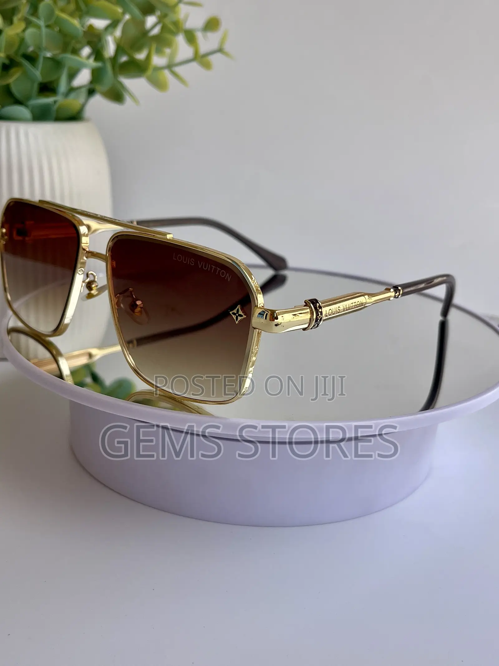 Elegant Louis Vuitton Style Square Sunglasses - Brown Gradient