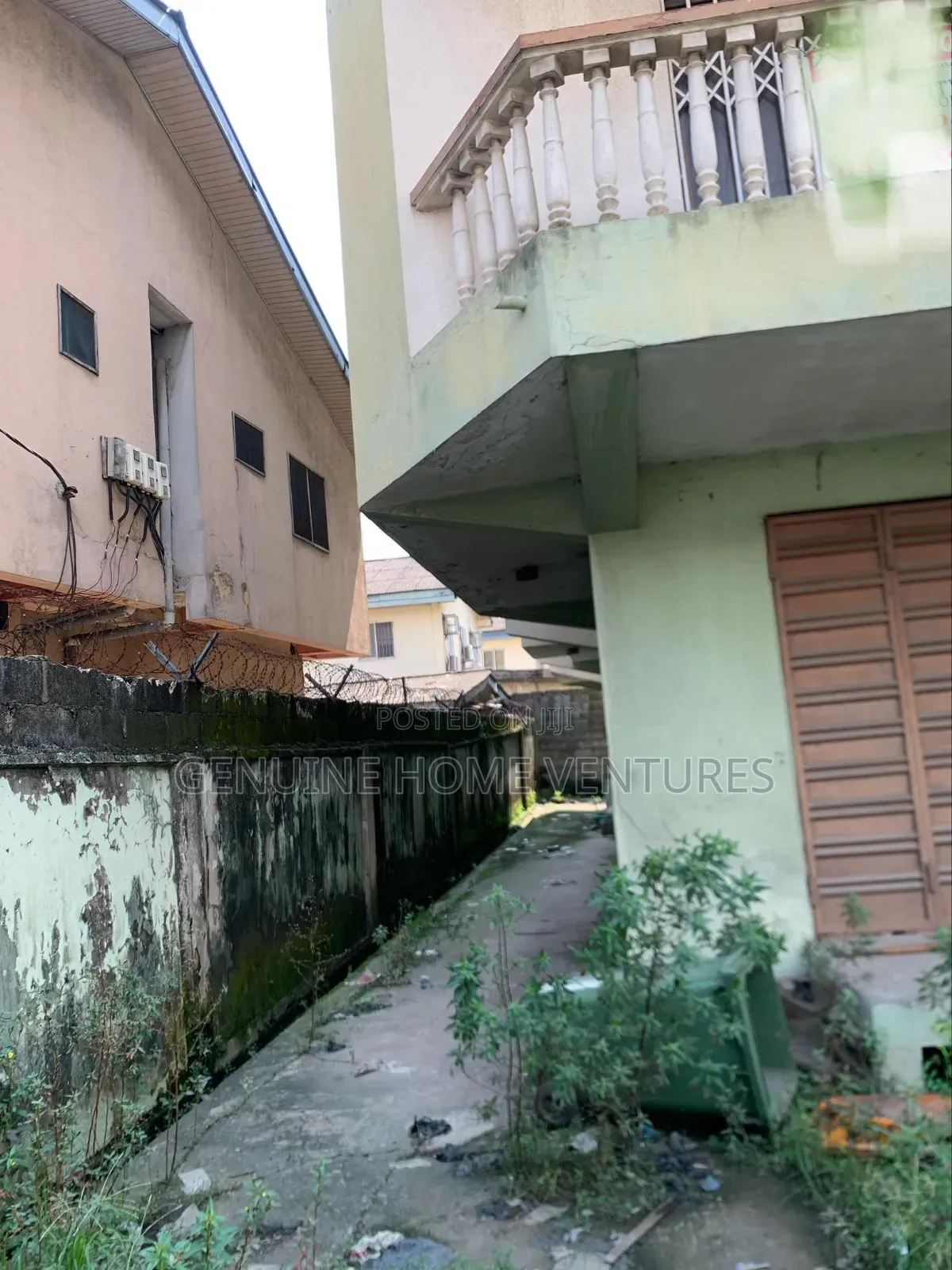18bdrm Block of Flats in Yaba for sale
