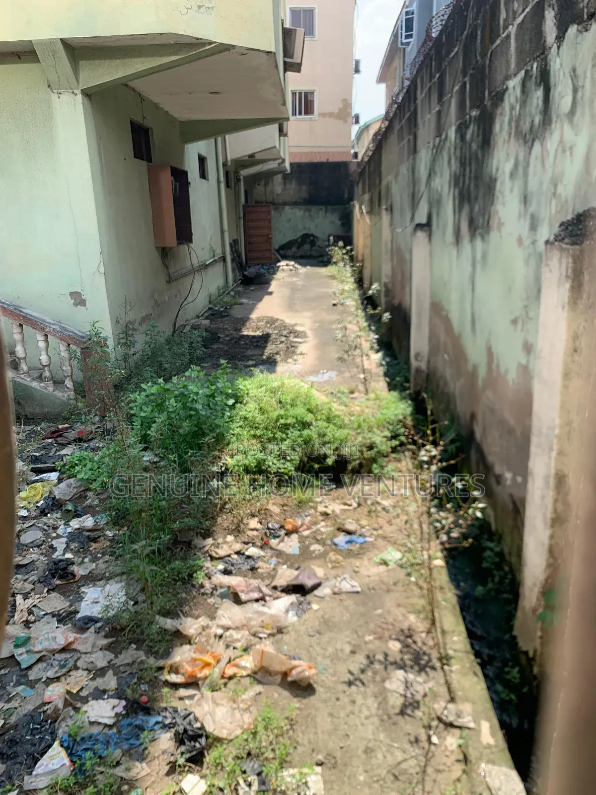 18bdrm Block of Flats in Yaba for sale