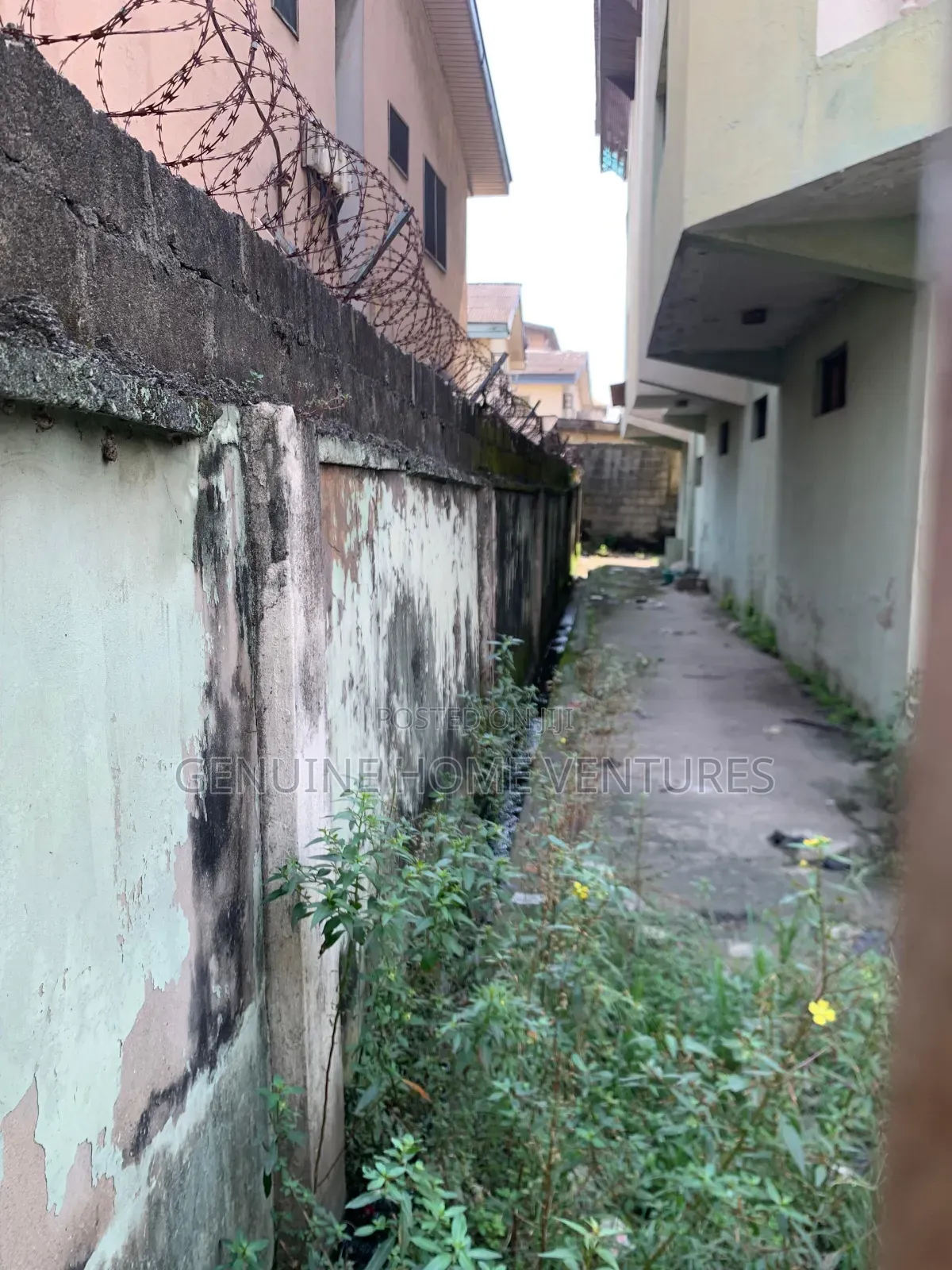 18bdrm Block of Flats in Yaba for sale