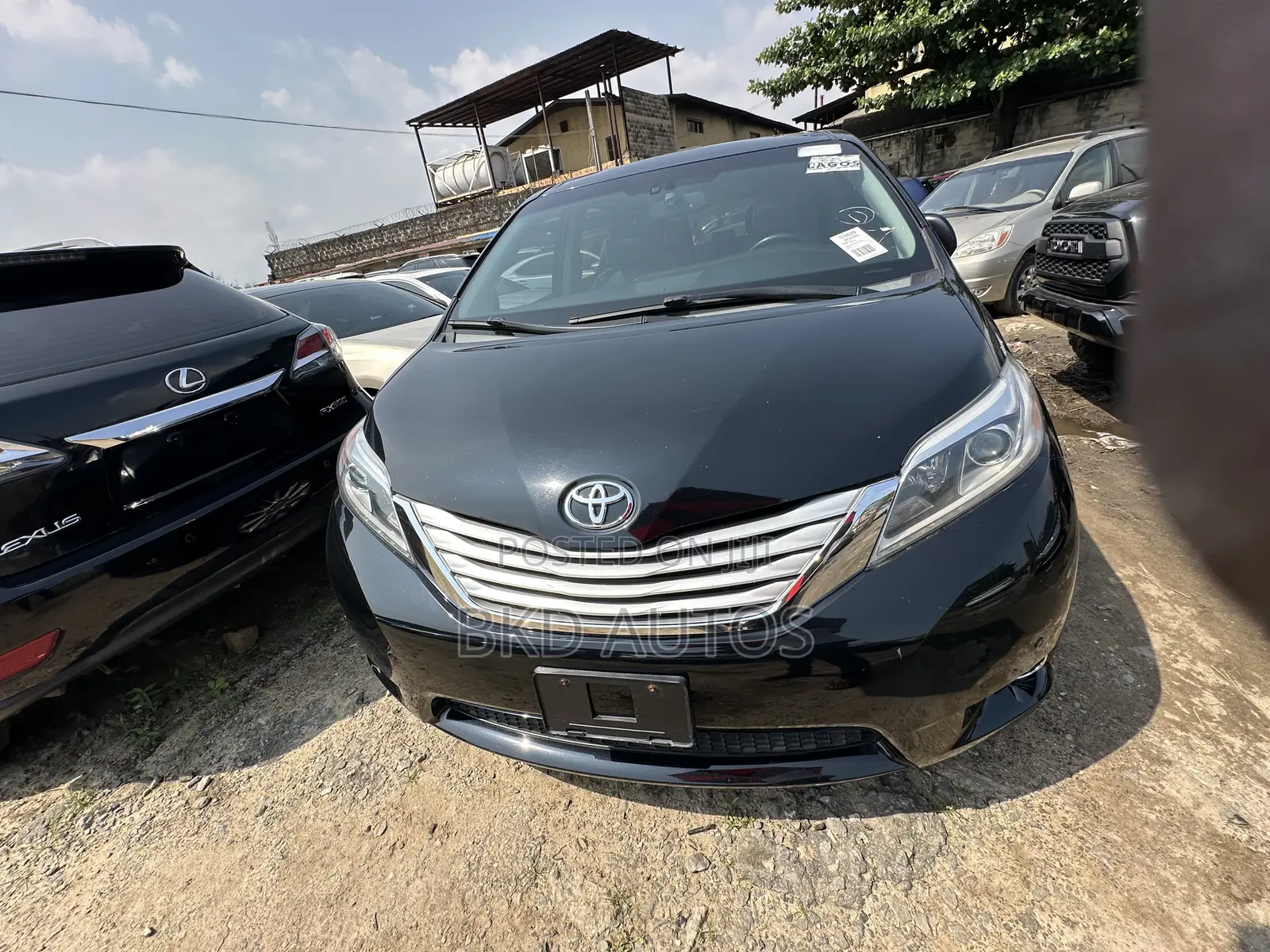 Toyota Sienna Limited 7-Passenger 4dr Minivan AWD (3.5L 6cyl 6A) 2015