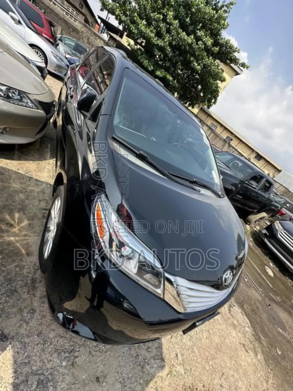 Toyota Sienna Limited 7-Passenger 4dr Minivan AWD (3.5L 6cyl 6A) 2015
