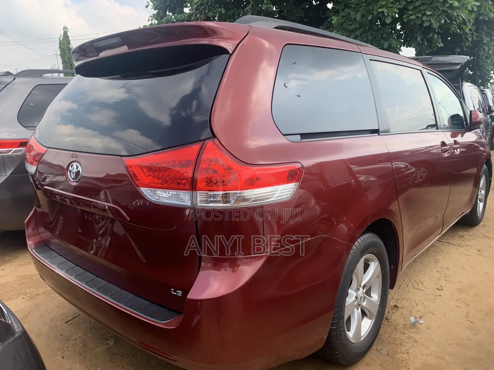 Toyota Sienna 2011 Red