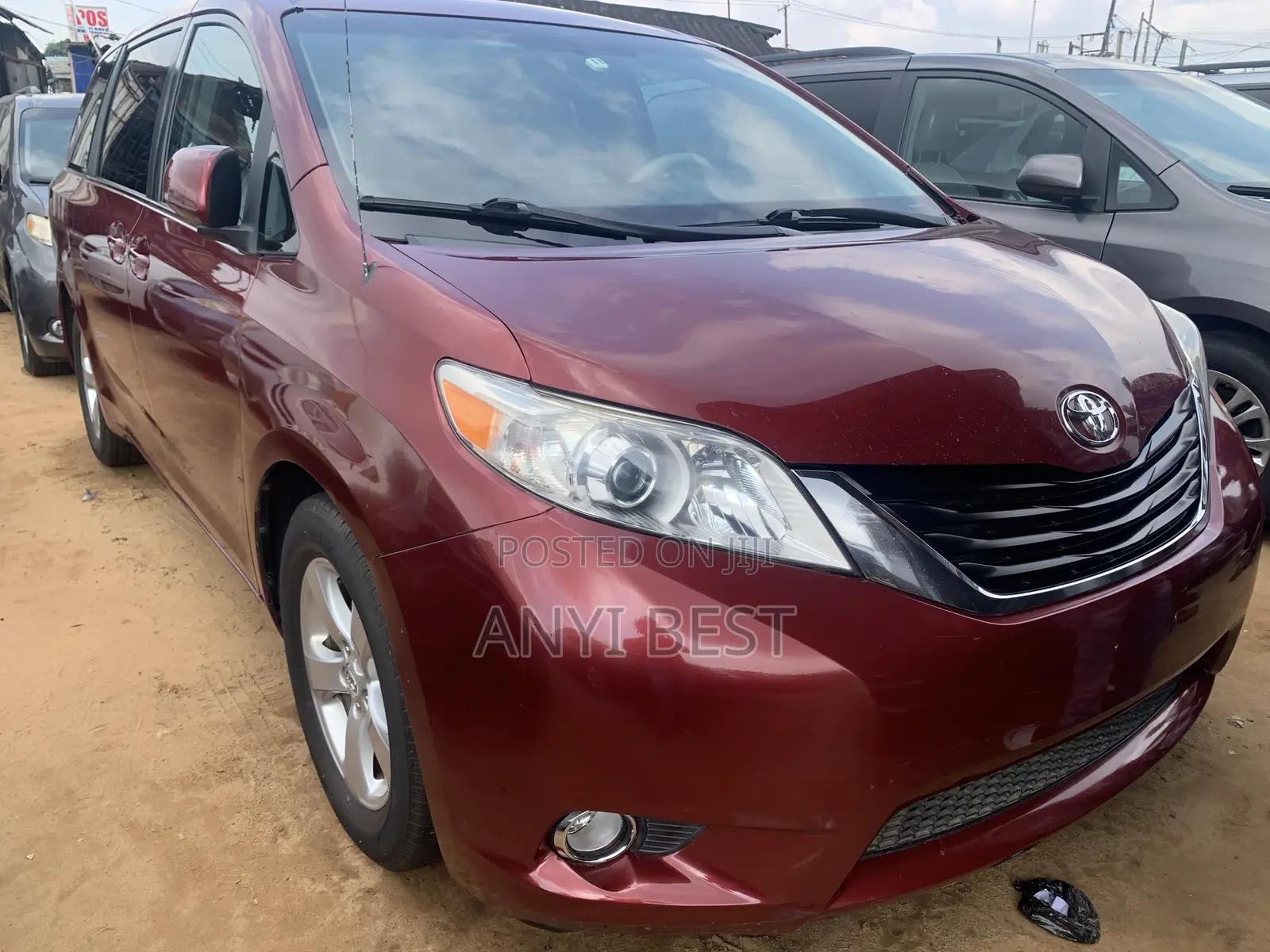 Toyota Sienna 2011 Red