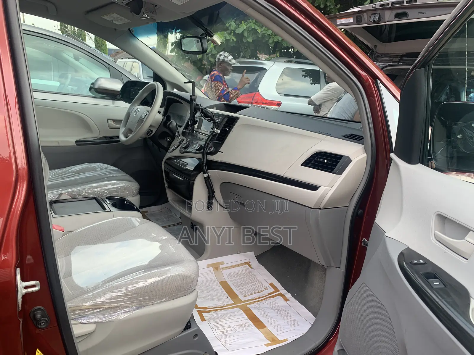 Toyota Sienna 2011 Red
