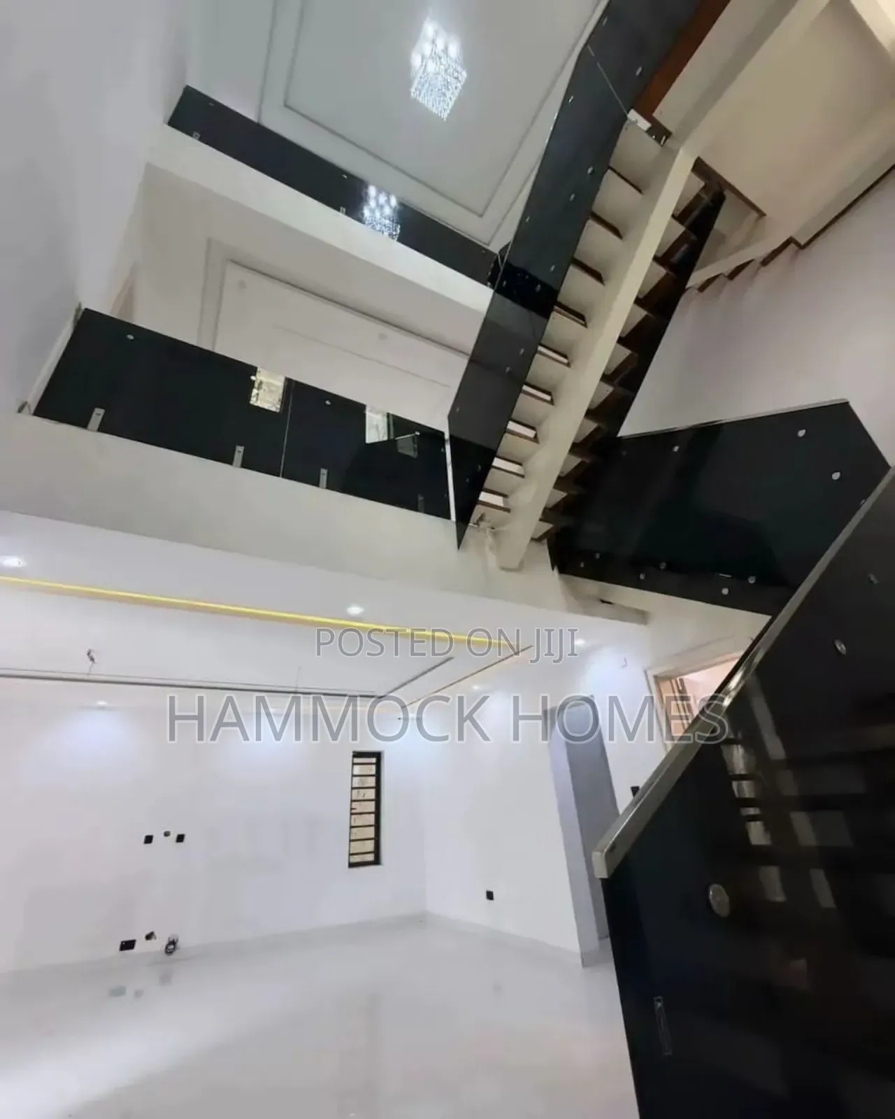 5bdrm Penthouse in Agodi Gra for sale