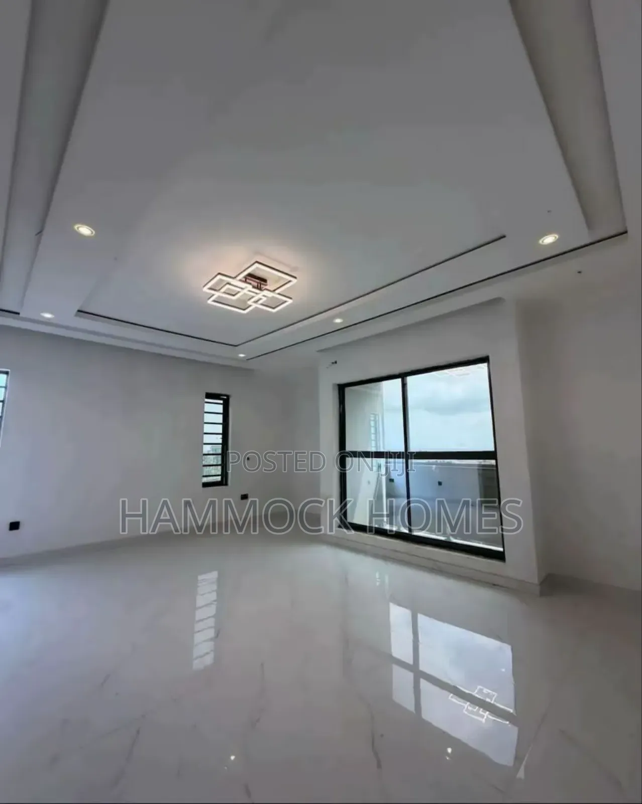 5bdrm Penthouse in Agodi Gra for sale