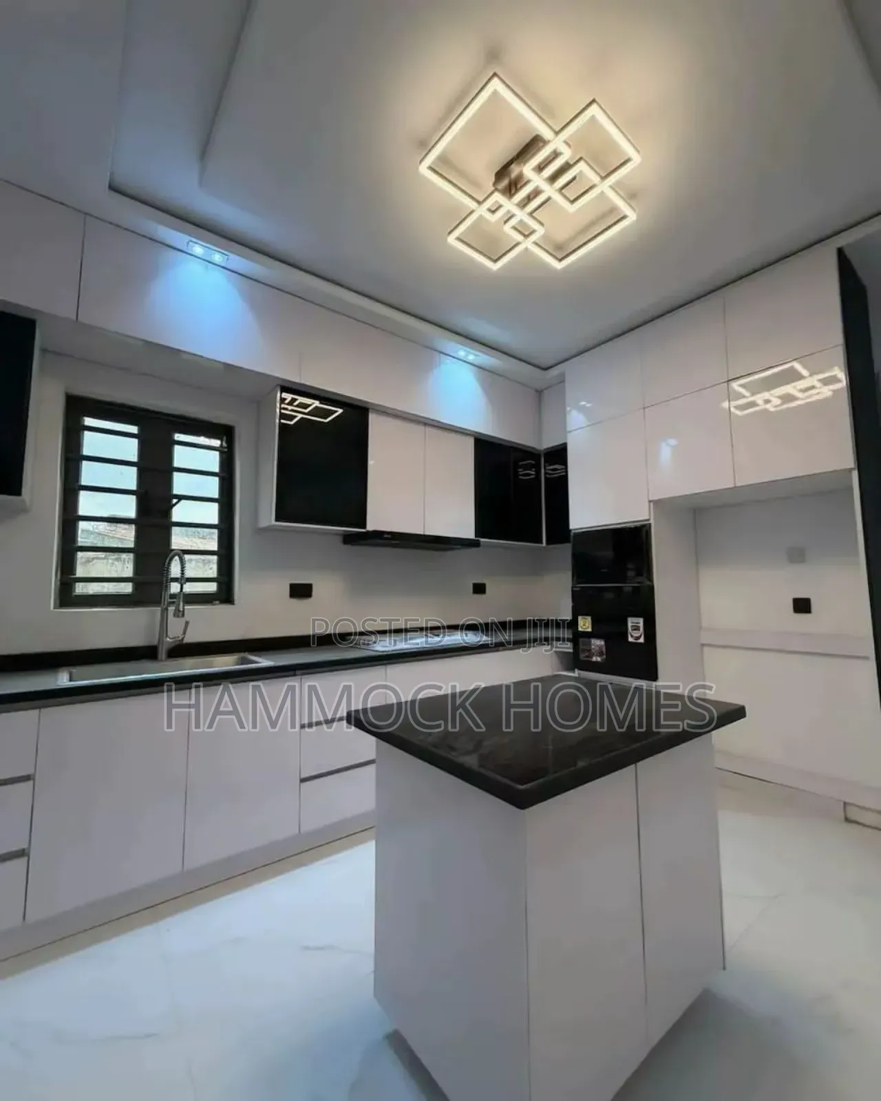 5bdrm Penthouse in Agodi Gra for sale