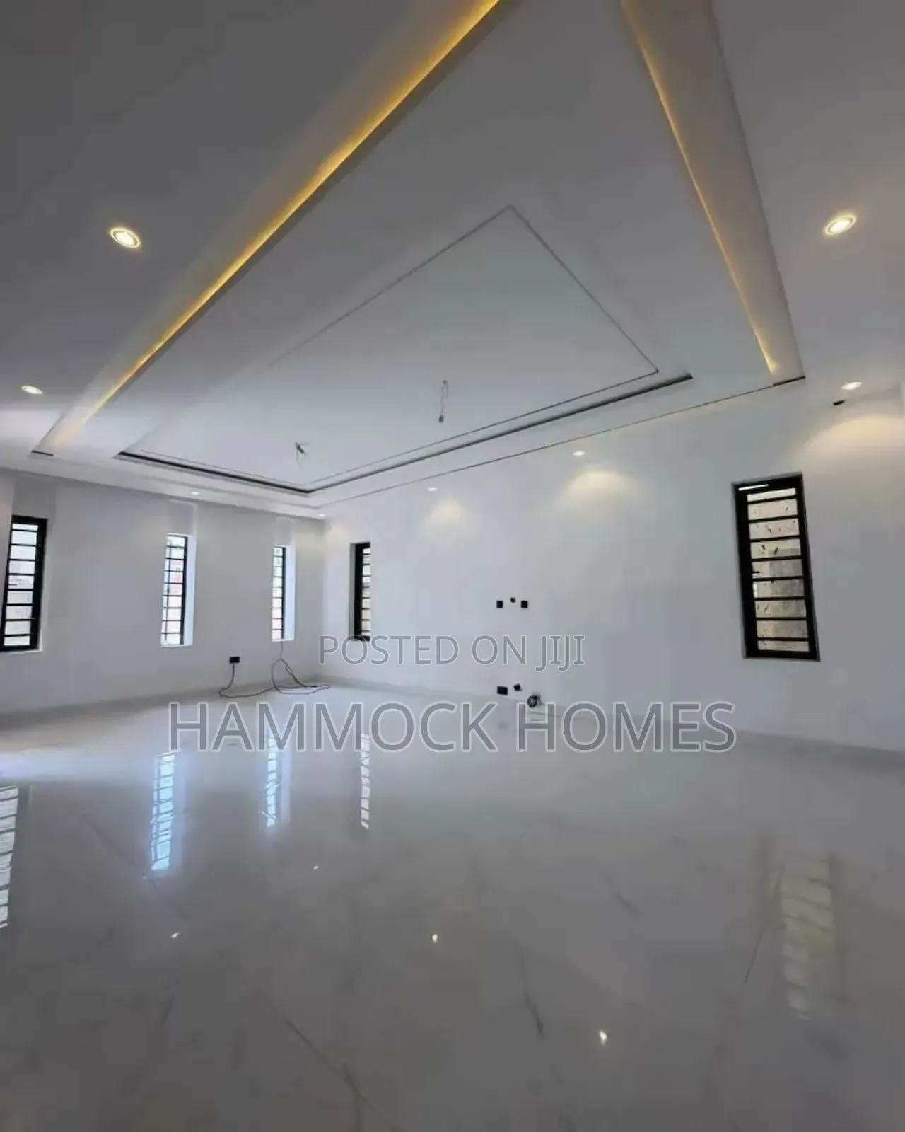 5bdrm Penthouse in Agodi Gra for sale