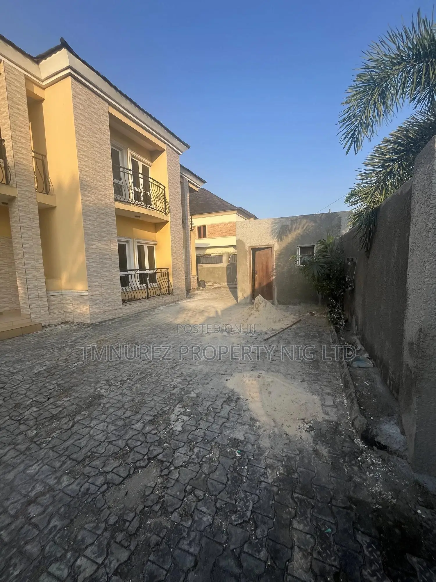 4bdrm Duplex in Lekki Phase 1 for rent