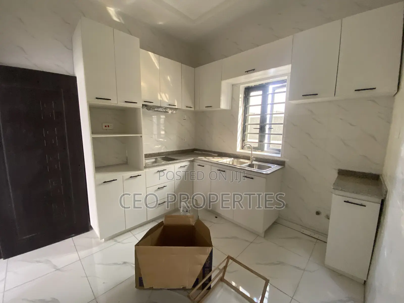 2bdrm Block of Flats in Scheme2/Mobil Rd, Ilaje / Lekki for sale