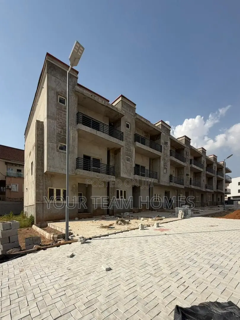 4bdrm Townhouse/Terrace in Life Camp for sale