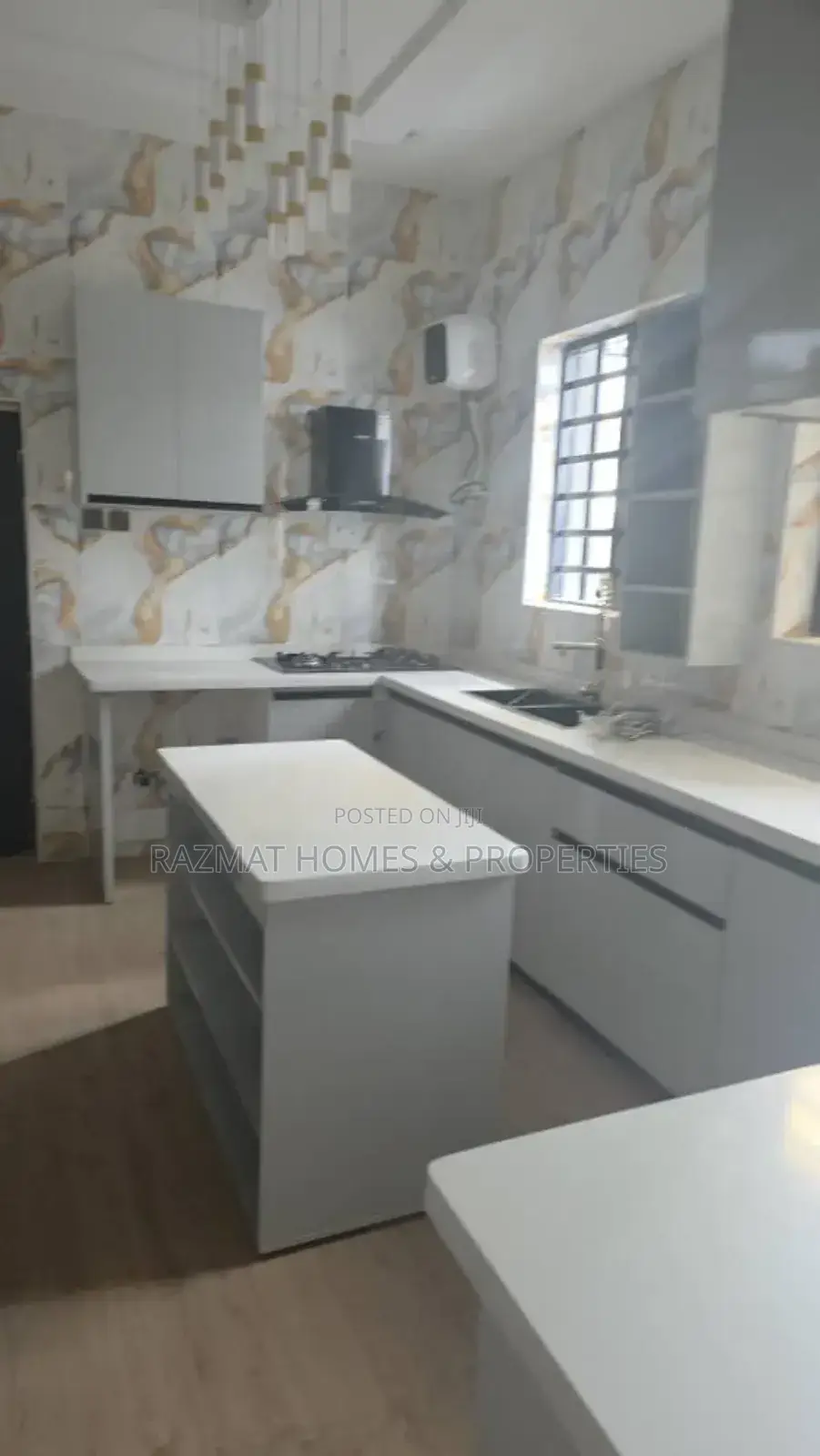 4bdrm Duplex in Medina for sale