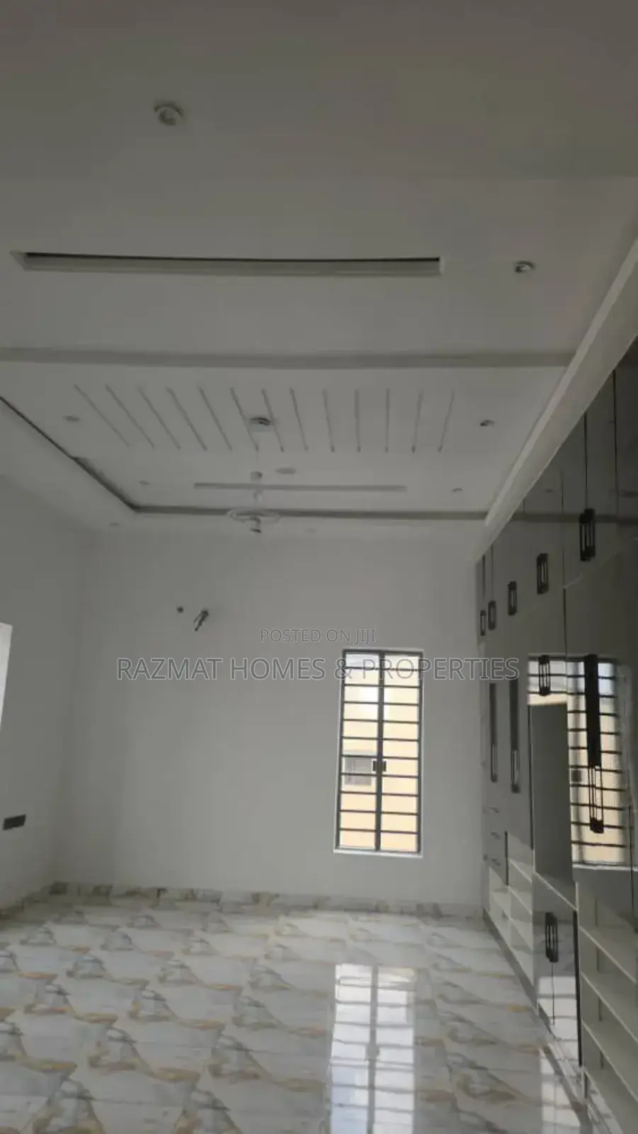4bdrm Duplex in Medina for sale