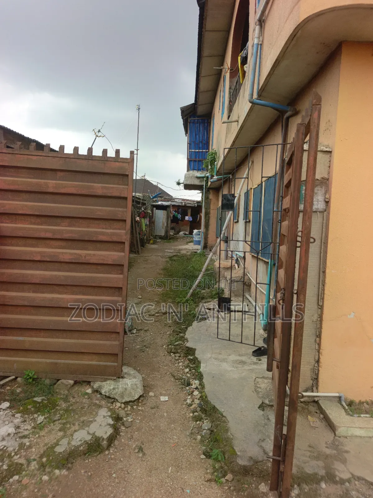 3bdrm Block of Flats in Ladoje, Oko-Oba for sale