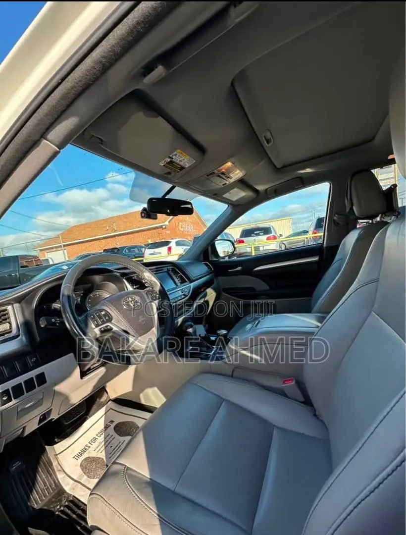 Toyota Highlander XLE 4x4 V6 (3.5L 6cyl 8A) 2017 White