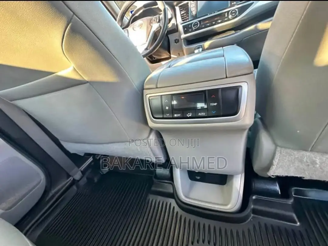 Toyota Highlander XLE 4x4 V6 (3.5L 6cyl 8A) 2017 White