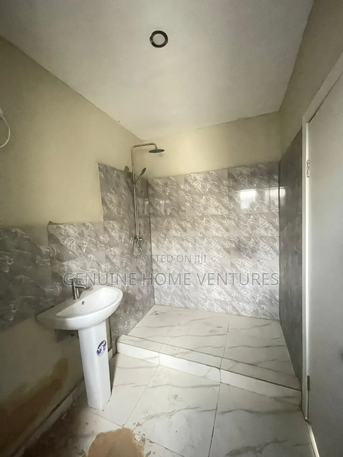 2bdrm Apartment in Surulere for sale