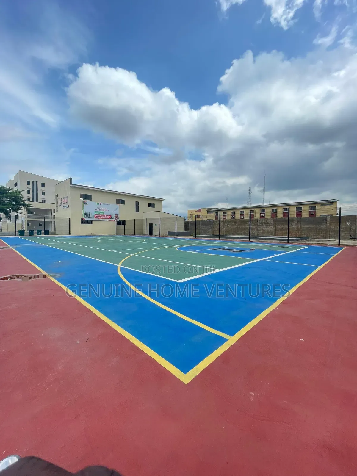 2bdrm Apartment in Surulere for sale