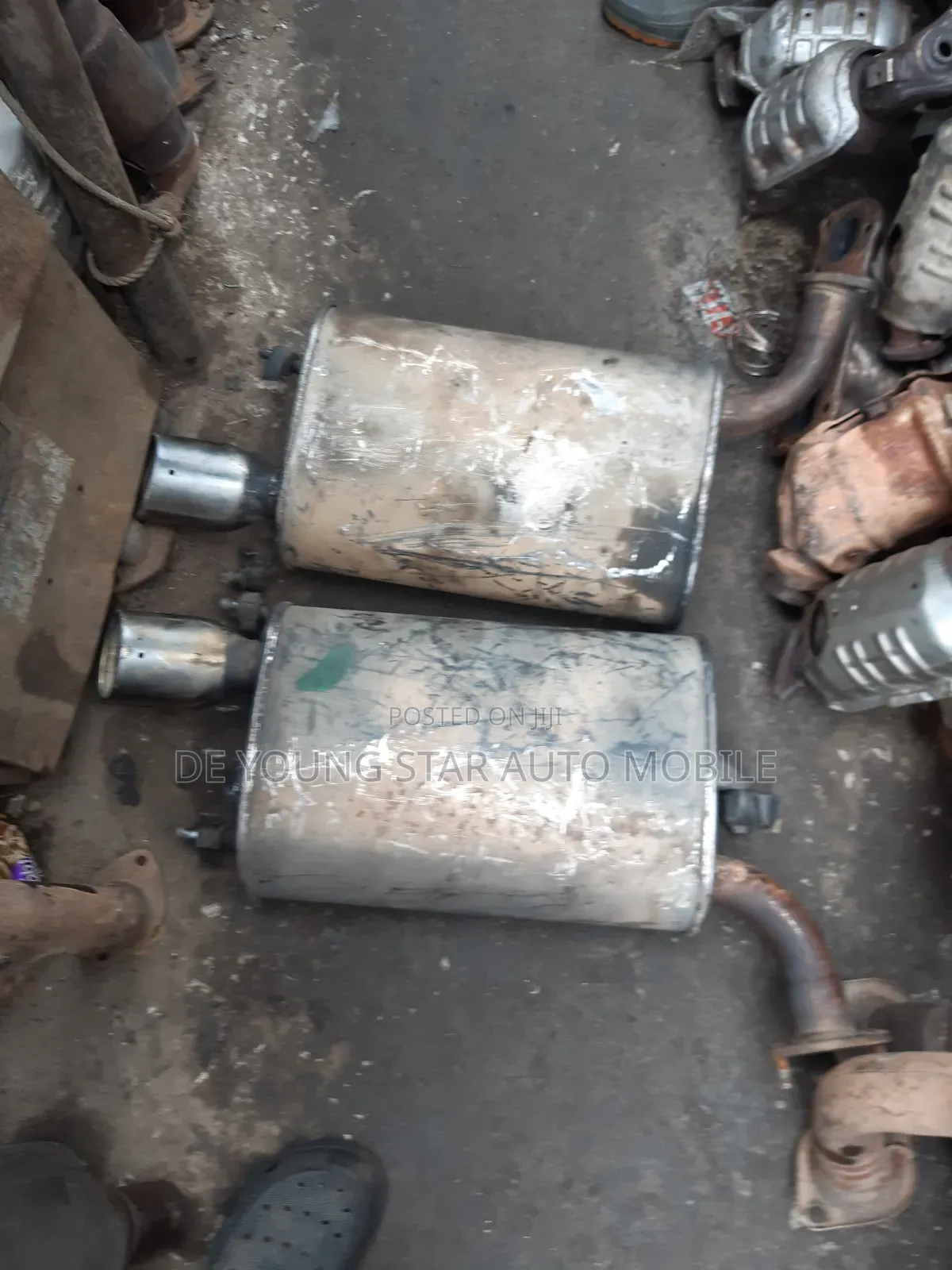 Two Exhaust Port for Toyota Avalon