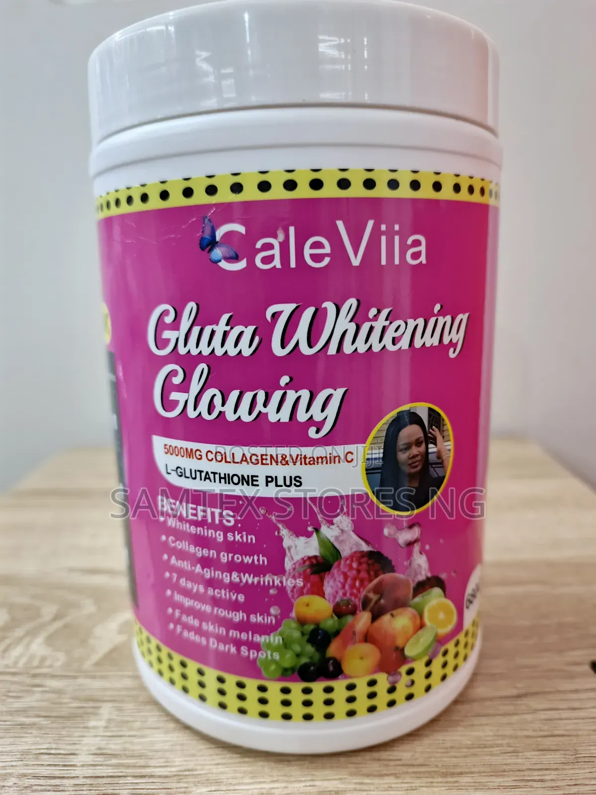 Gluta Whitening Glowing Powder.