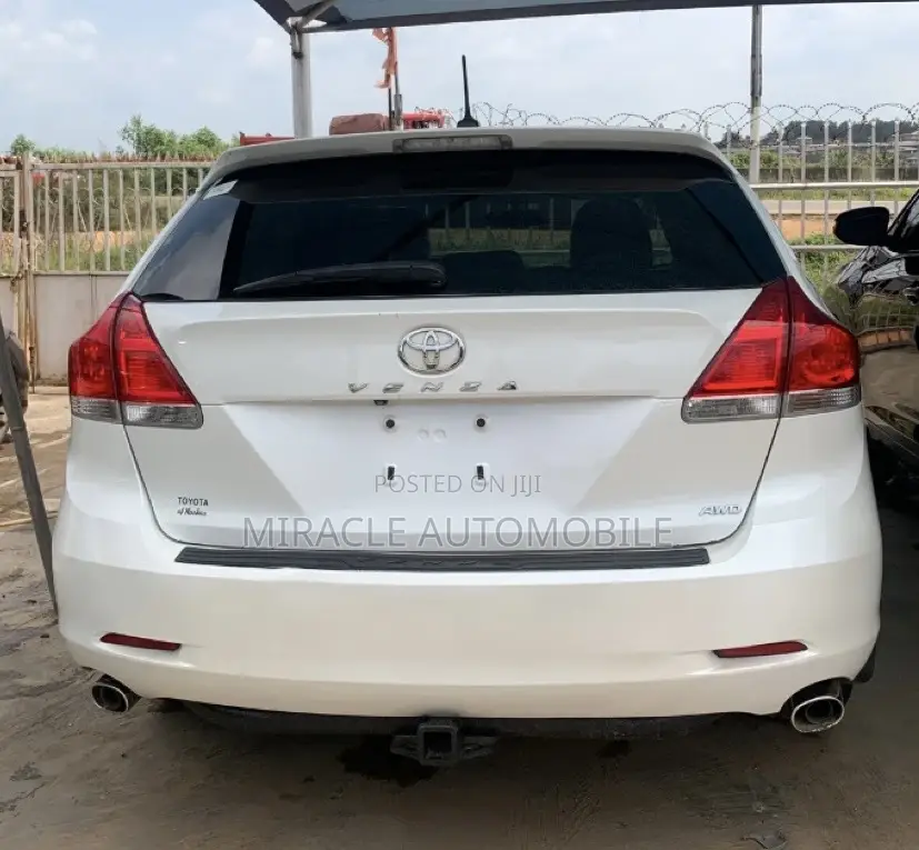 Toyota Venza V6 AWD 2011 White