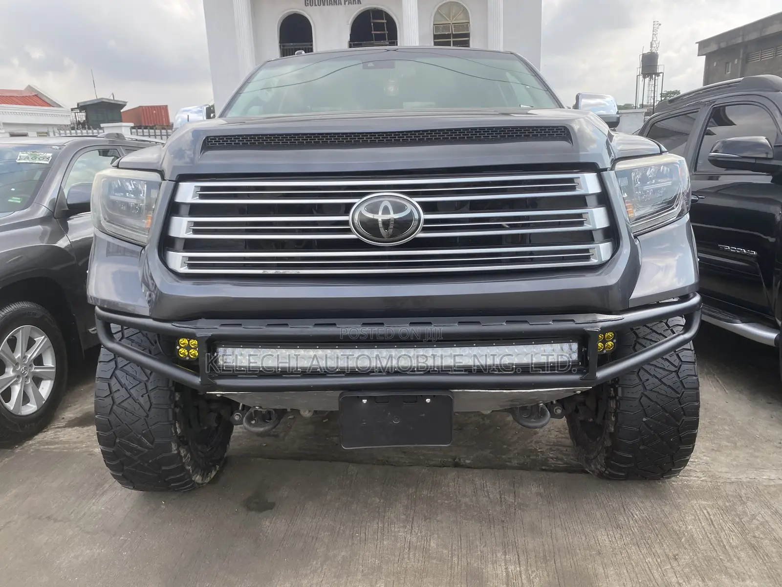 Toyota Tundra Limited 5.7L V8 4x2 CrewMax 5.6 ft. box 145.7 in. WB 2018
