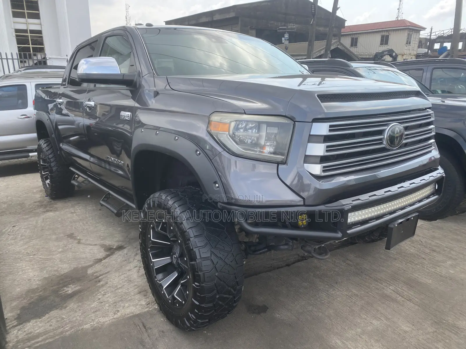 Toyota Tundra Limited 5.7L V8 4x2 CrewMax 5.6 ft. box 145.7 in. WB 2018