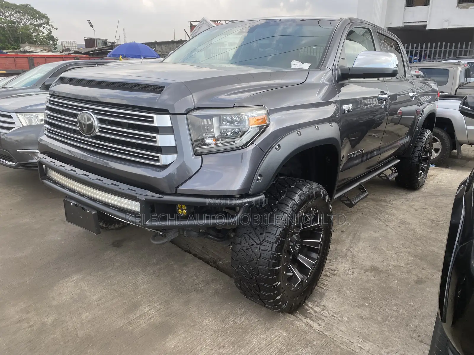 Toyota Tundra Limited 5.7L V8 4x2 CrewMax 5.6 ft. box 145.7 in. WB 2018