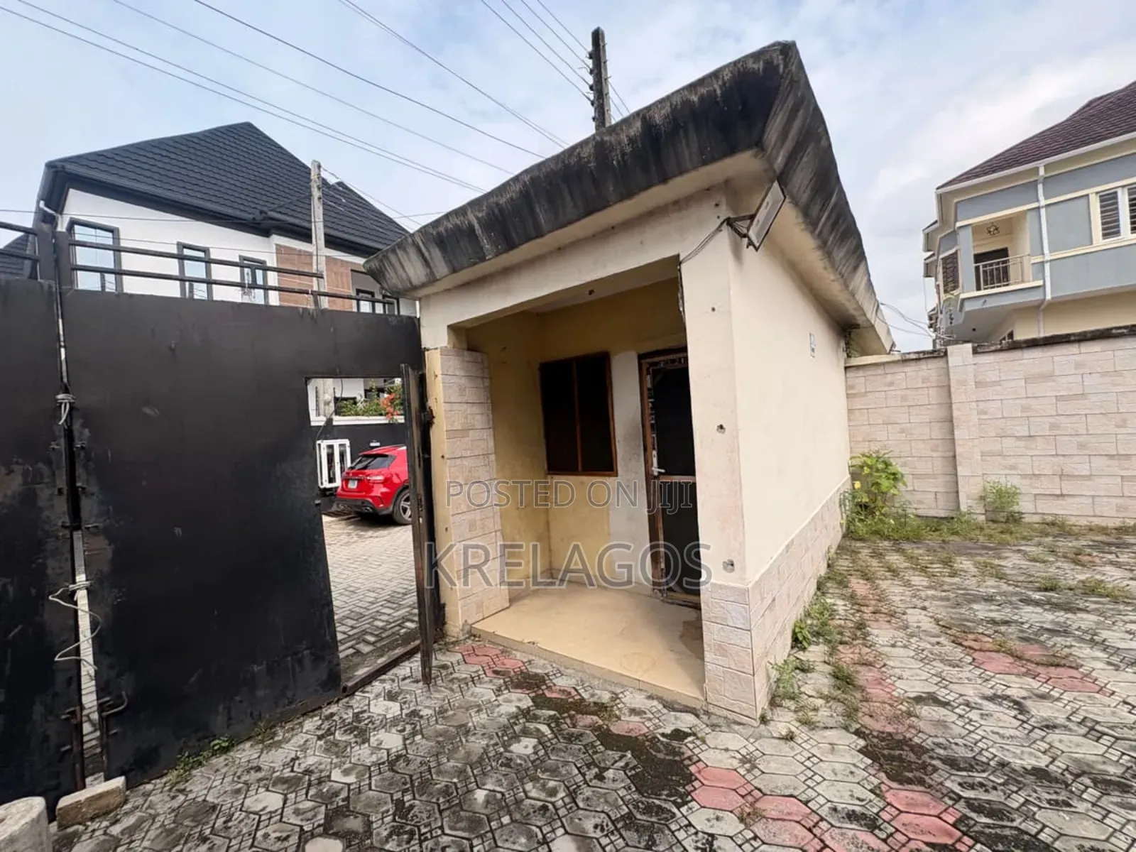 4bdrm Duplex in Agungi for sale