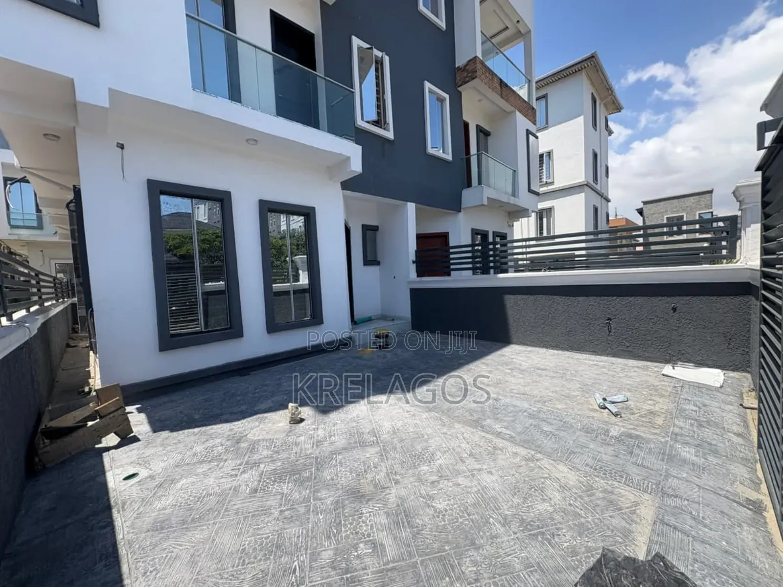 5bdrm Duplex in Agungi for sale
