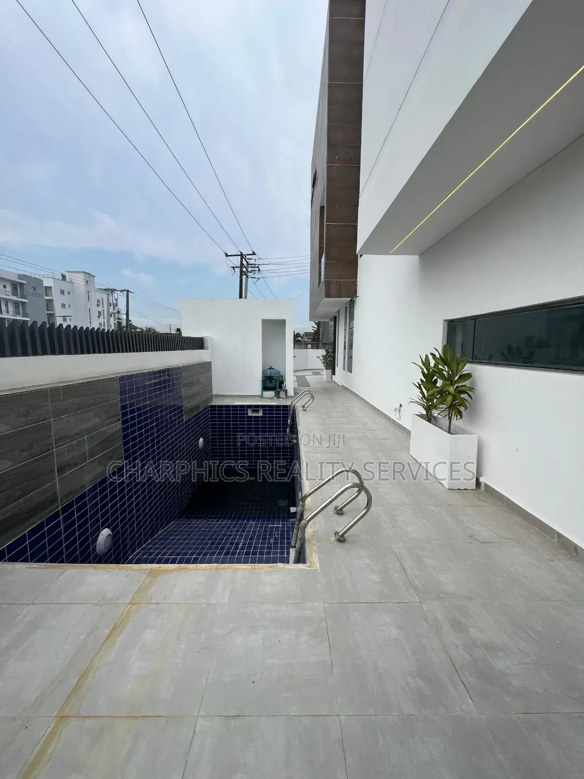 5bdrm Duplex in Lekki Phase 1 for sale