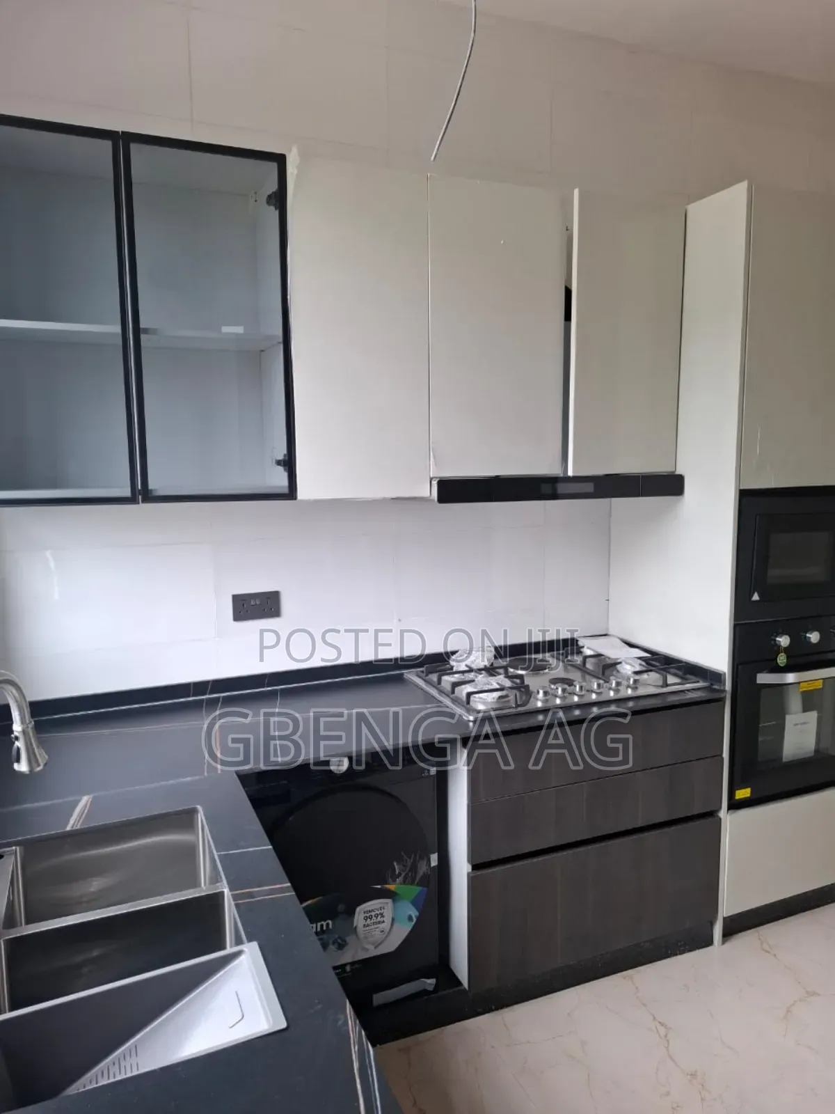 4bdrm Maisonette in Lekki Phase 1 for sale