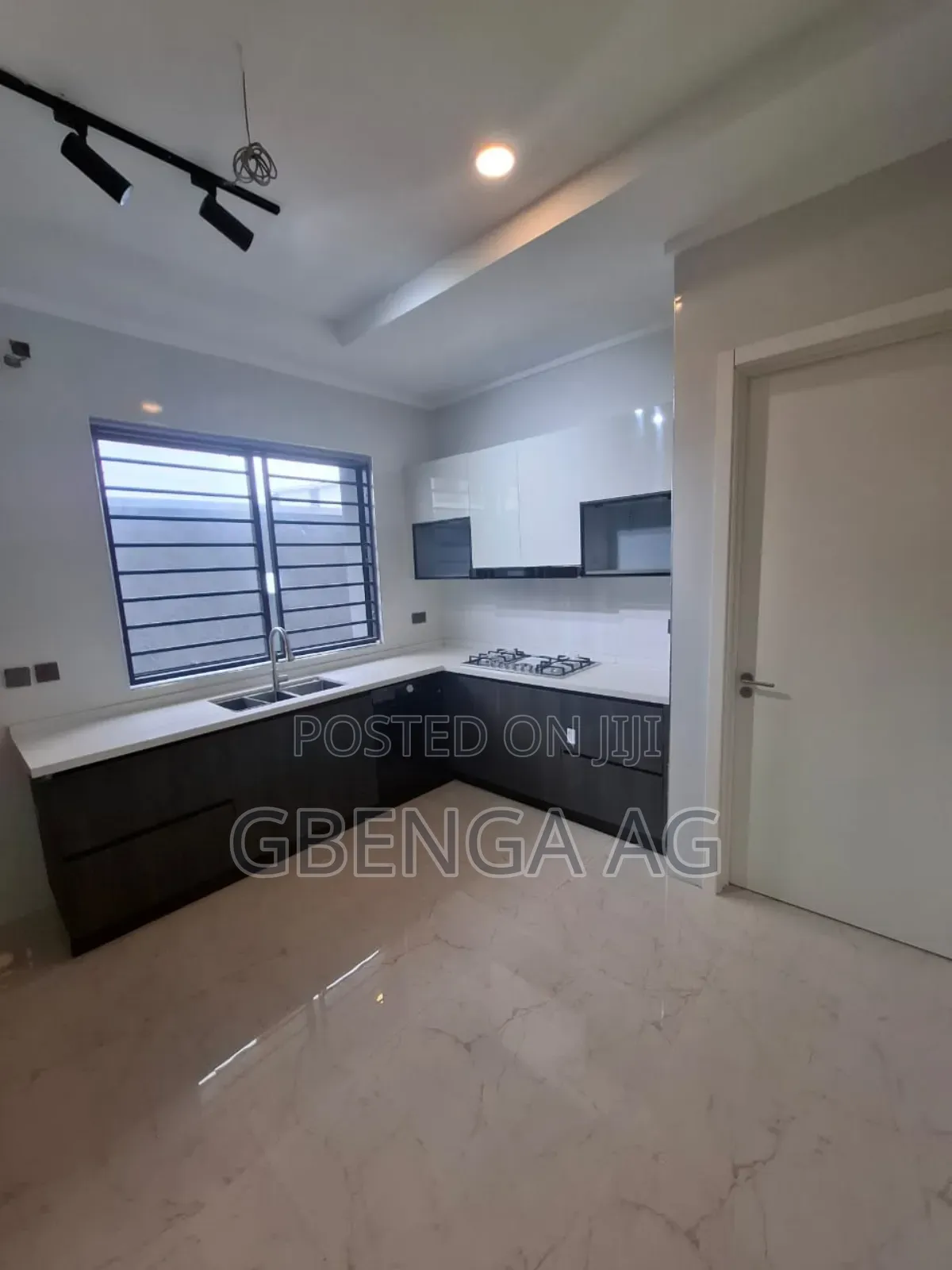 5bdrm Duplex in Lekki Lagos for sale