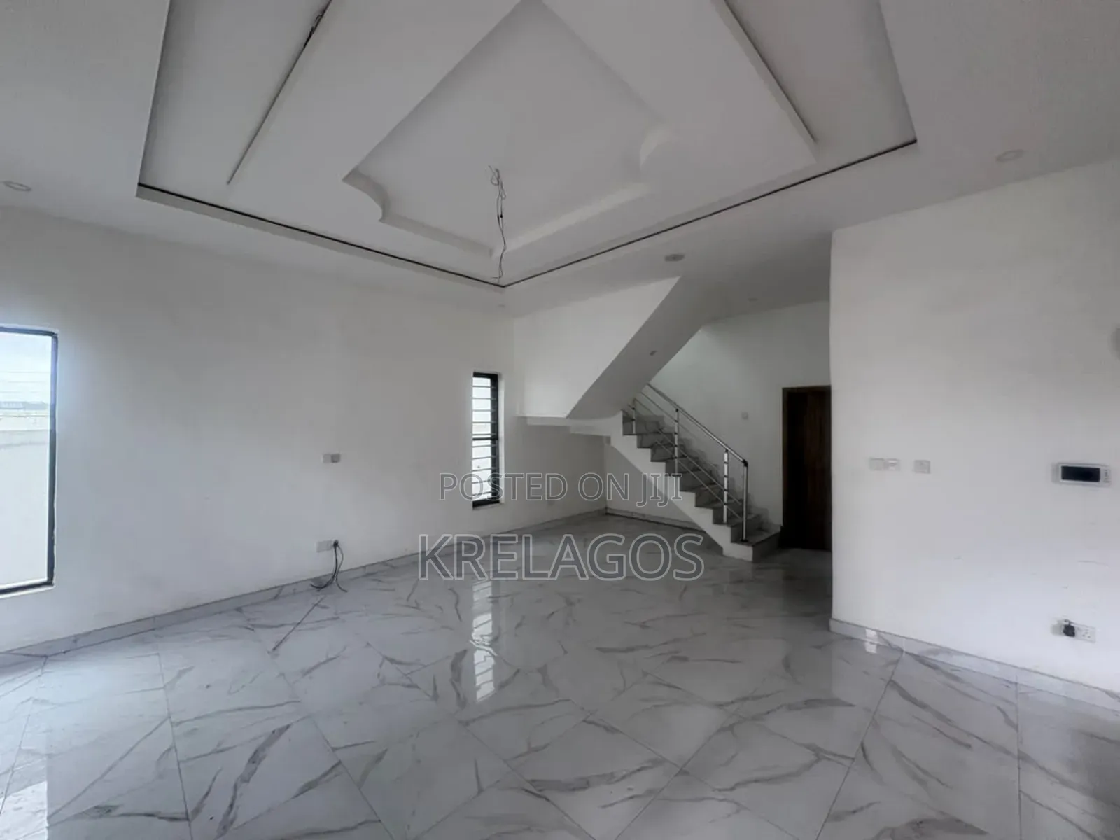 5bdrm Duplex in Chevron for sale