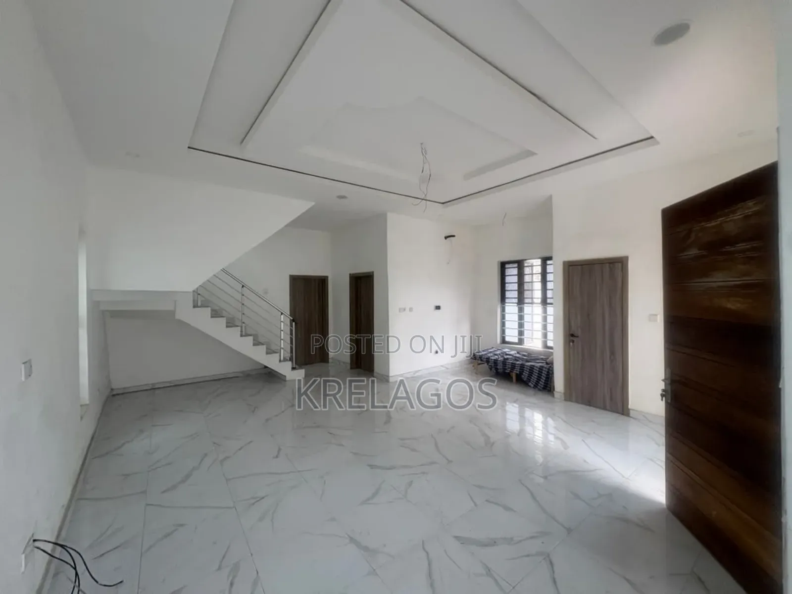 5bdrm Duplex in Chevron for sale