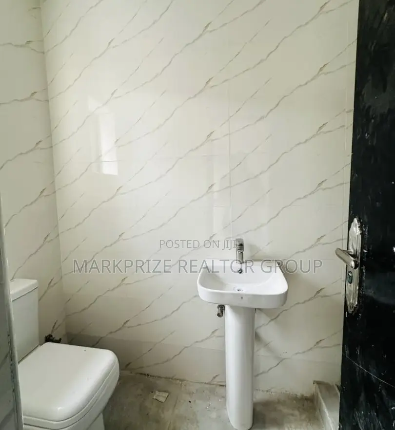 3bdrm Apartment in Gbagada Lagos for sale