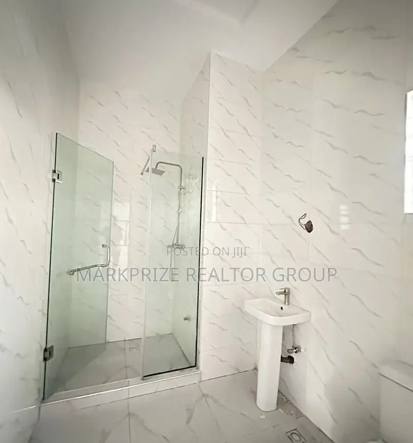 3bdrm Apartment in Surulere Lagos for sale