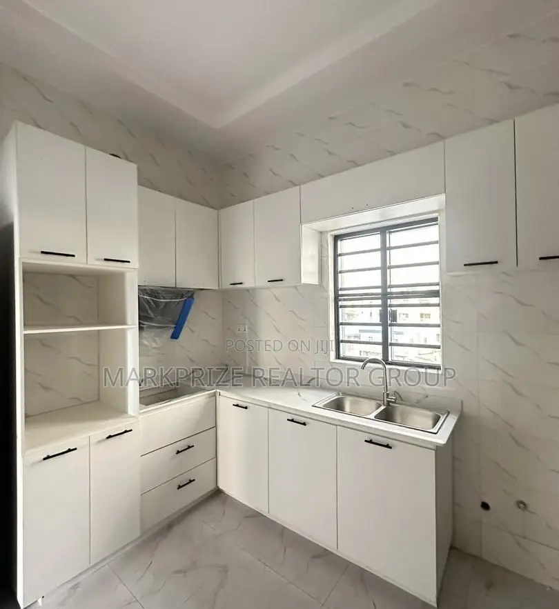 3bdrm Apartment in Surulere Lagos for sale