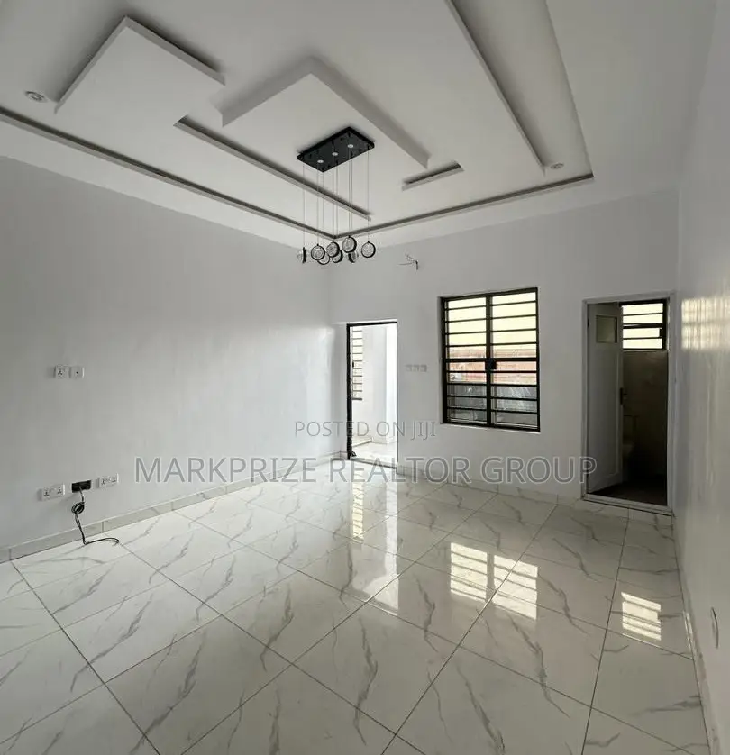 3bdrm Apartment in Surulere Lagos for sale