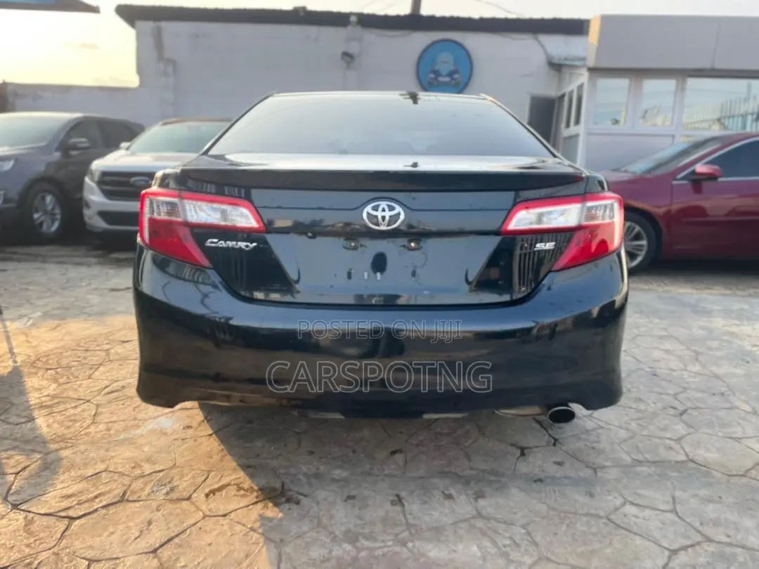 Toyota Camry SE 4dr Sedan (2.5L 4cyl 6A) 2012 Gray