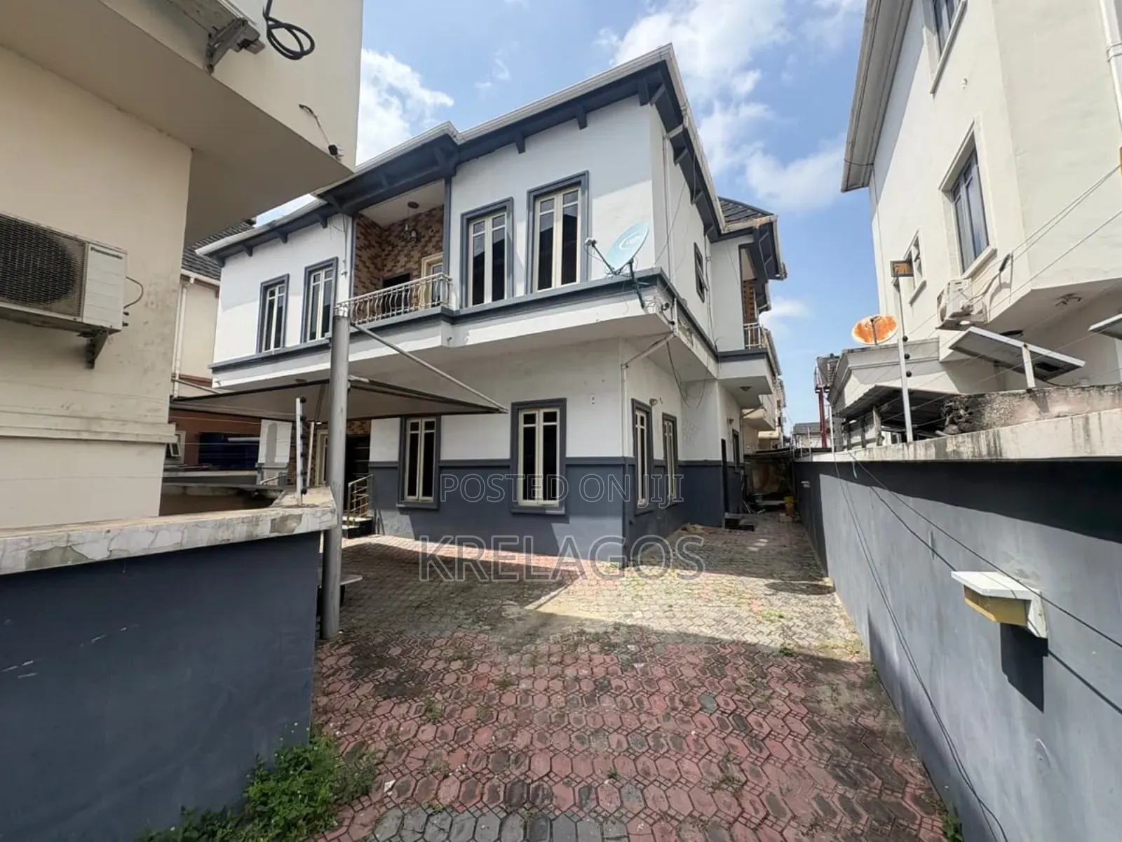 5bdrm Duplex in Chevron for sale