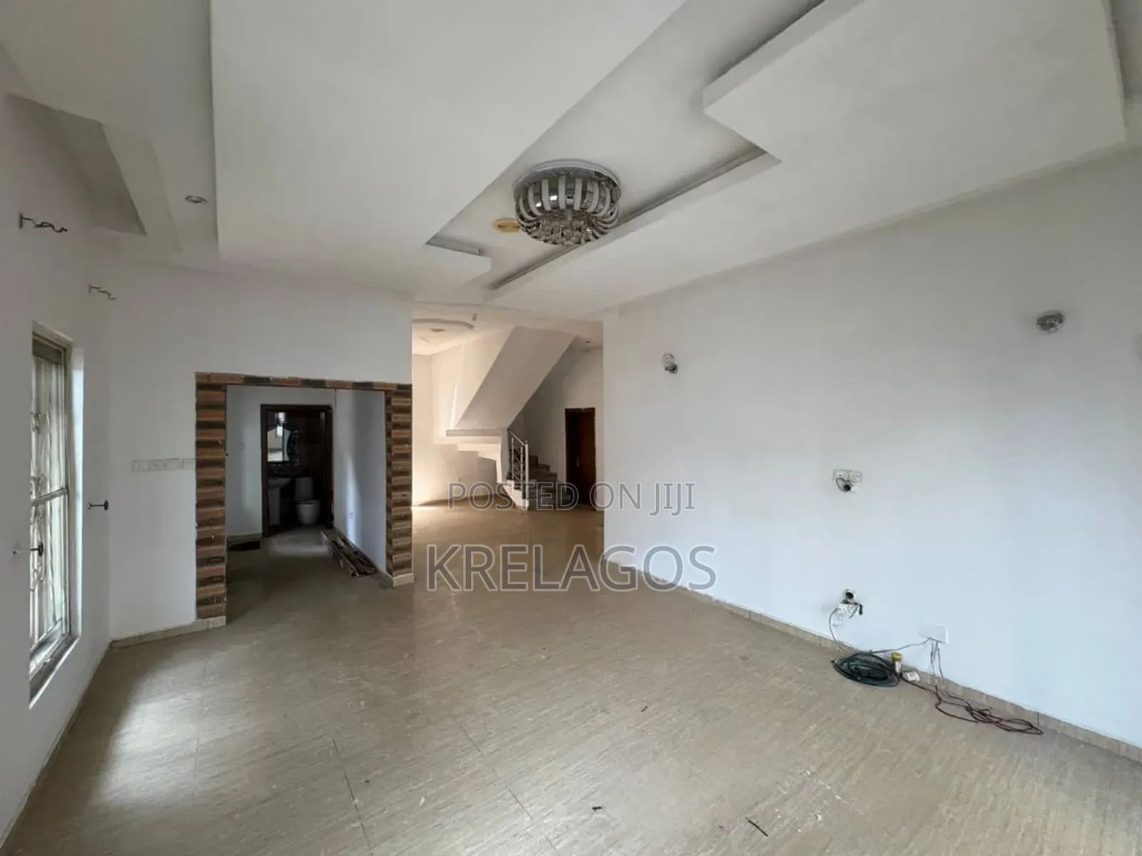 5bdrm Duplex in Chevron for sale