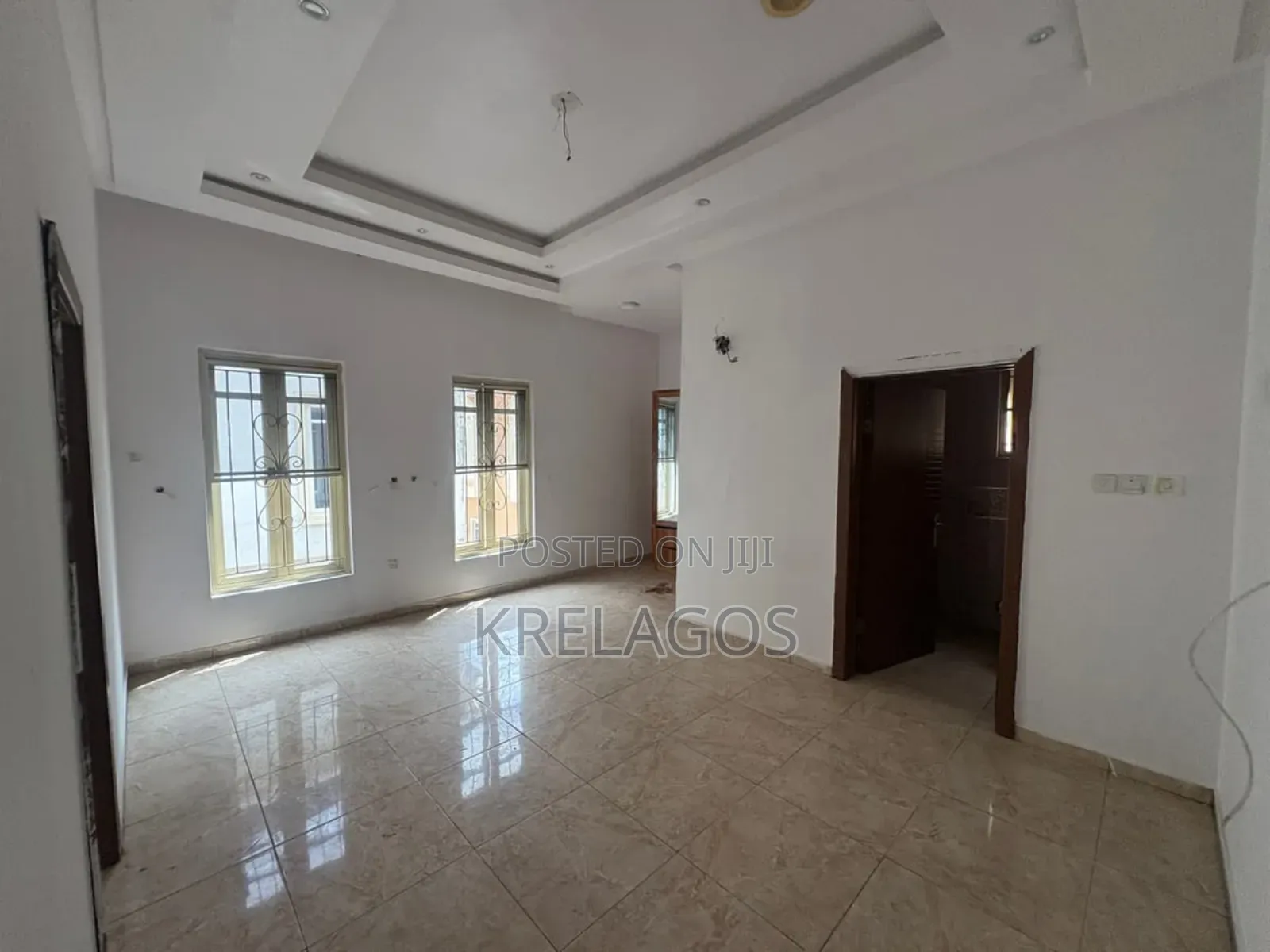 5bdrm Duplex in Chevron for sale