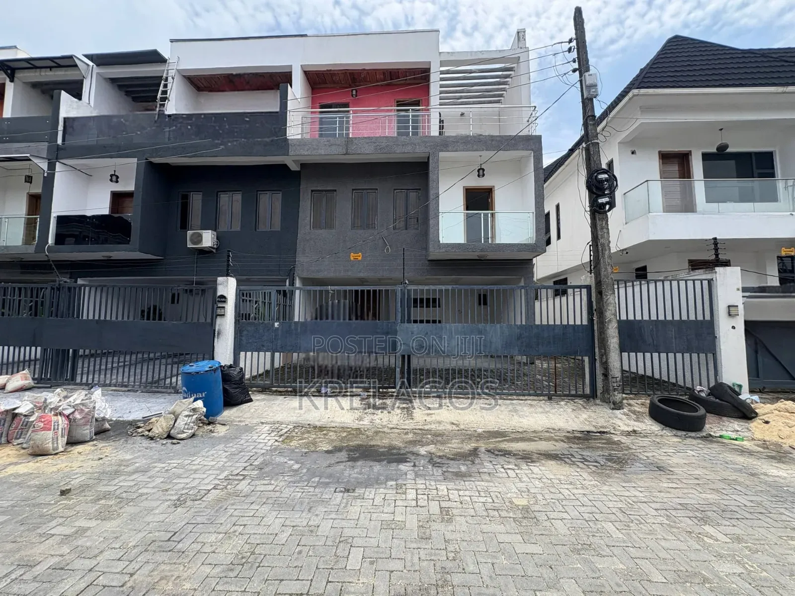 4bdrm Duplex in Idado for sale